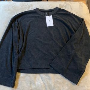 FREE GIFT! W/ NWT Nike Yoga Womens Dark Grey Small Long Sleeve Shirt